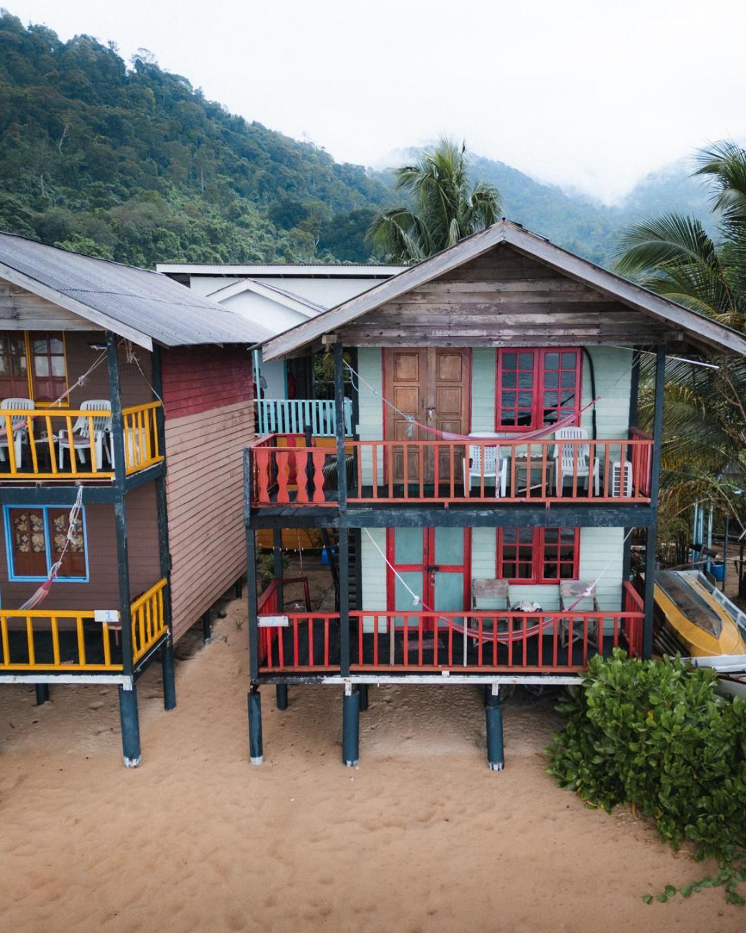 Beachfront Hut Upstairs Astra - Beach Shack Chalet Kampong Juara Exterior foto